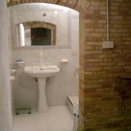 House With 2 Bedrooms In With Furnished Balcony 5 Km From The Beach *